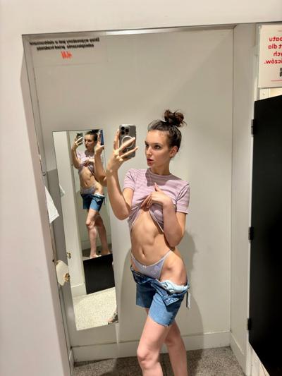12P Beautiful OnlyFans cam babe shows her big booty wearing sexy panties