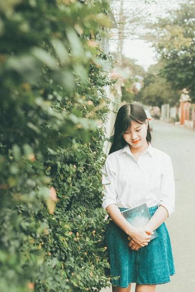 20P Cute Asian babe Luilull posing in her white shirt and skirt in a solo