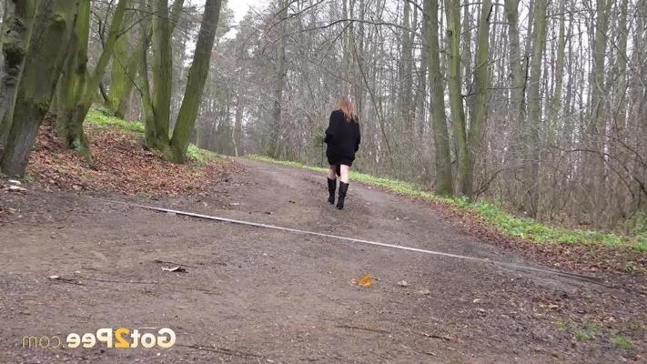 15P Caucasian girl Yenna pisses on a pathway through the woods