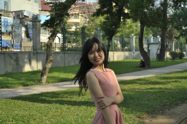 20P All-natural Asian model smiles as she poses in her hot outfit in public