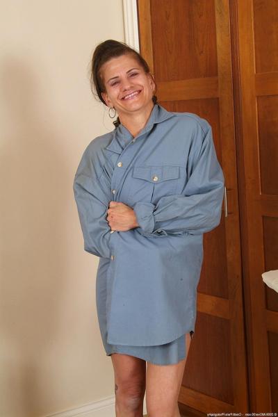 20P Tall mature housewife Vanessa S strips & touches herself while ironing clothes