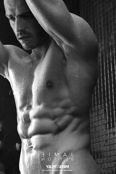20P Bodybuilder Jamie Blyton shows off his strong muscles & his big dick