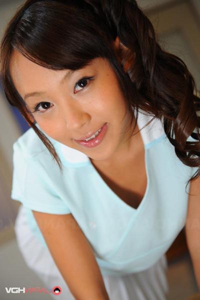 15P おさげのアジア人キューティーなぎささんがカメラで素敵な衣装でポーズをとる