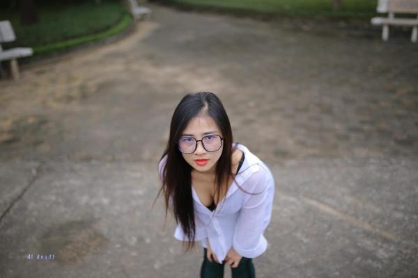 20P Sweet Asian babe with glasses Elena posing in her lovely outfit in public