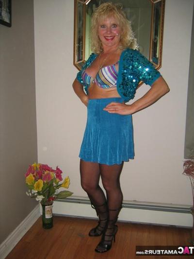 20P Aged amateur with curly blonde hair exposes herself during lingerie changes