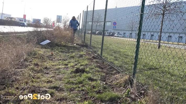 15P White girl Chrissy takes a badly needed piss next to a chain-link fence