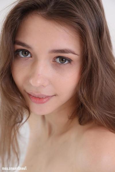 18P Sweet solo photo session of the teen owner of a pair of natural tits Mila Azul