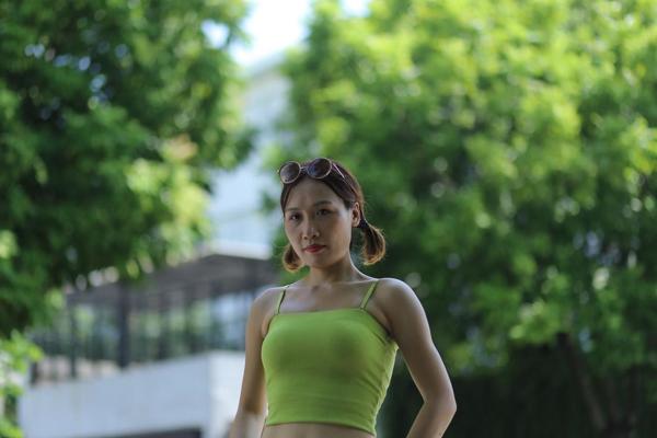 20P Hot Asian babe Francesca Le poses in her sexy outfits in her solo compilation