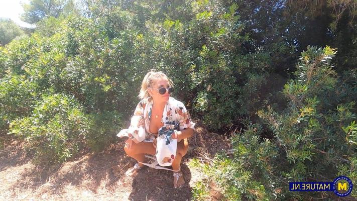 11P German MILF Leidy De Leon has sexual intercourse behind some bushes