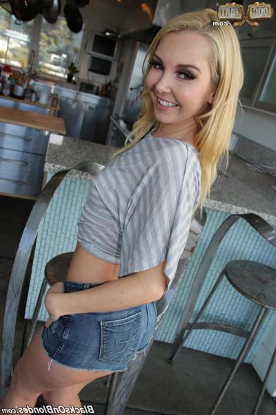 17P Gorgeous blonde babe with perfect booty Aaliyah Love flashes pussy topless