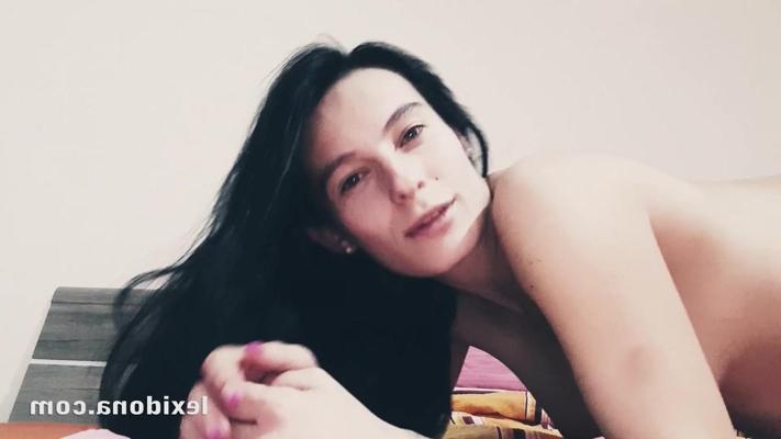 15P Pregnant brunette Lexi Dona plays with her trimmed pussy in the buff