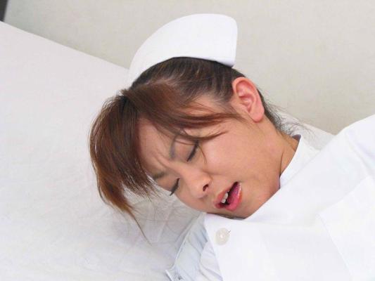 15P Japanese nurse Miina Minamoto pulls down her underwear for a finger fuck