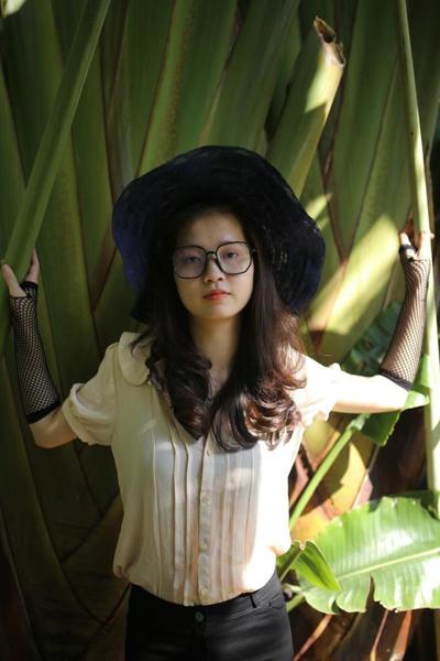 20P Beautiful Asian babe with a hat Maya posing in her elegant outfit in a solo