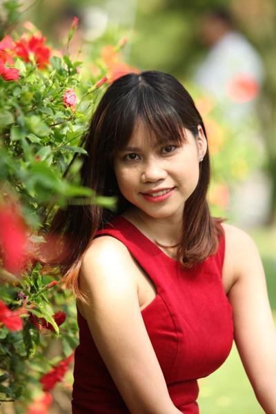 20P Beautiful Asian babes posing in their elegant outfits in public