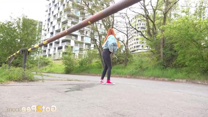 15P Natural redhead Katy Rose takes a badly needed piss on a paved road