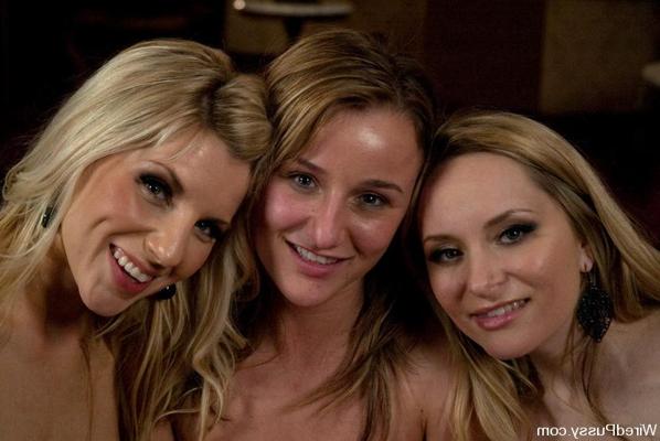 14P Maitresse Madeline subjects her misbehaving maid to a lesbian gangbang