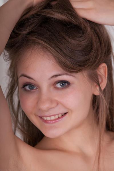 20P Alluring teen Ennu A shows her small breasts & her hairy puffy pussy