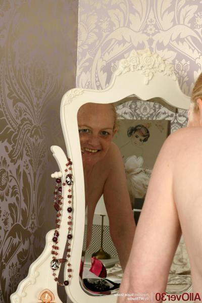 20P Blonde amateur Suzie Stone strips to her pantyhose & shows her big tits