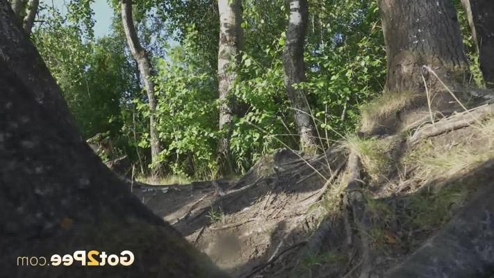 15P White girl slides her panties aside to take a piss while walking in the woods