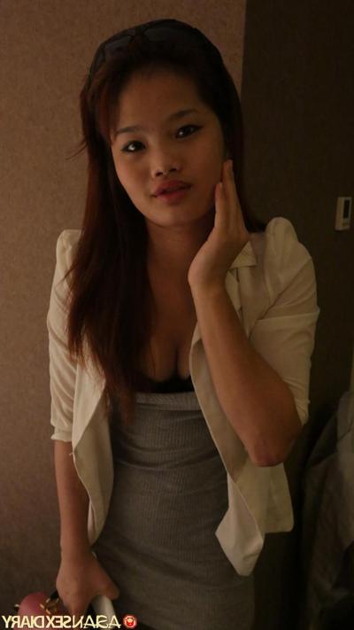 20P Cute Asian girl Zhibo exposes her figure and poses in underwear