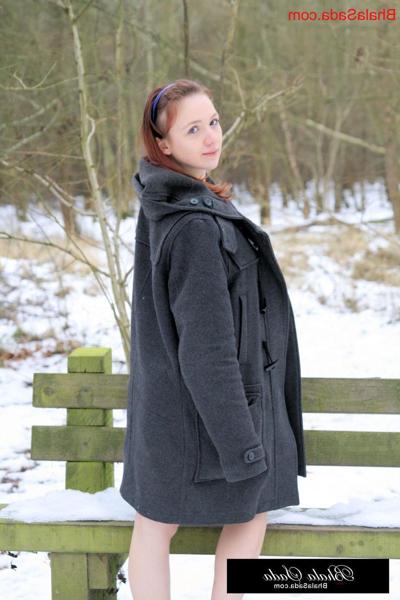15P Amateur Bhala Sada wearing nothing under her coat flashes her tits in the cold