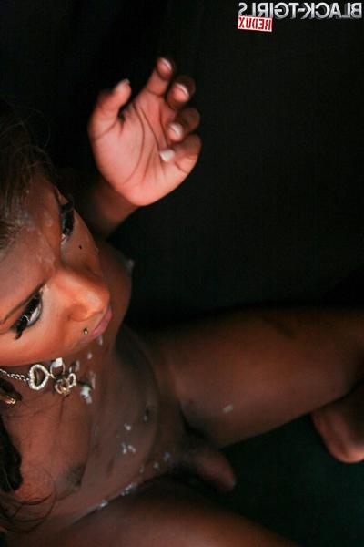 16P Black TGirls Asia