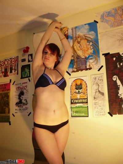 12P Redheaded amateur strips to her bikini while taking self shots in a mirror