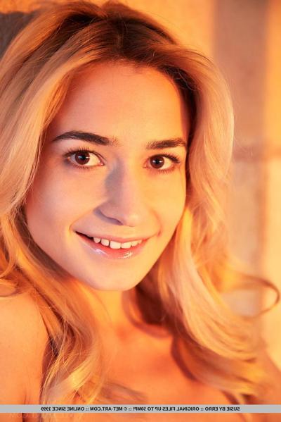 18P Blonde teen Susie hits upon great nude poses on top of her bed