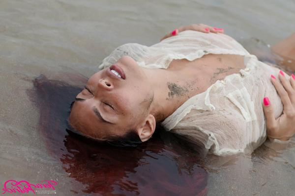 17P Hot Asian MILF Tera Patrick hits upon great solo poses while at the beach