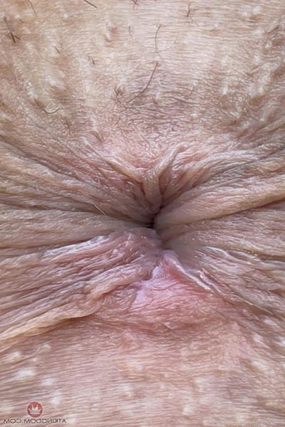 20P Naughty babe Lily Adams shows her puffy pussy & her tight anal love hole
