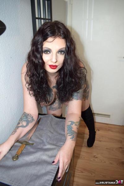 16P Tattooed brunette Lucy Ravenblood inserts a bottle of wine inside her pussy