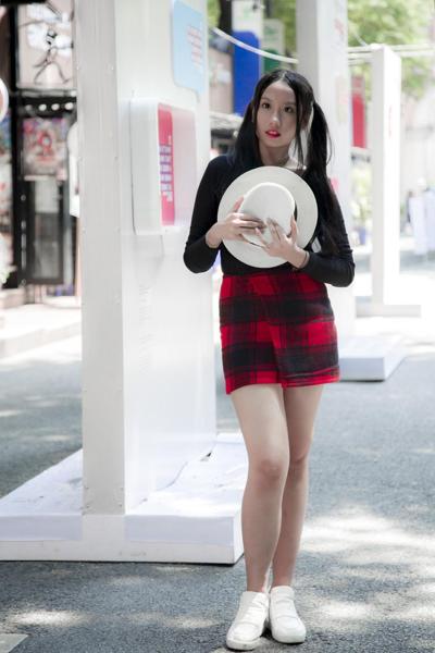 20P Hot Asian babe with red lipstick posing in her sexy outfit in public