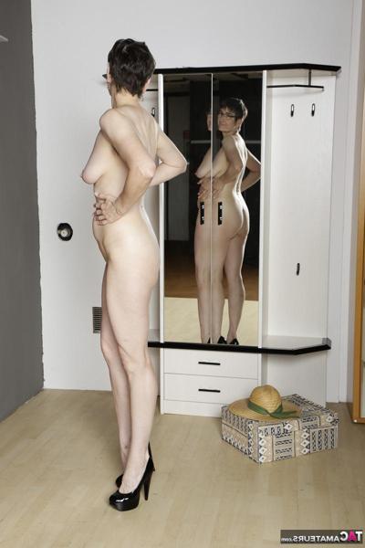 16P Mature amateur admires her naked body in a mirror while wearing black heels