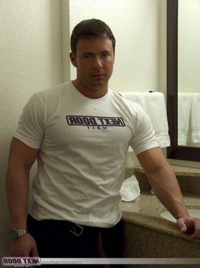 20P Brunette Chance shows off his huge sexy muscles and masturbates in a solo