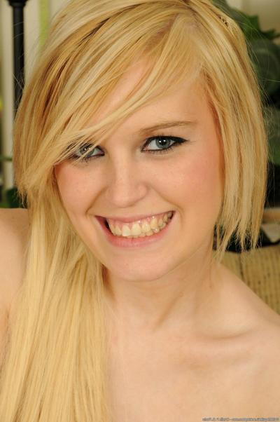 20P Blonde American Amanda Bryant gets her pretty feet worshiped and fucked