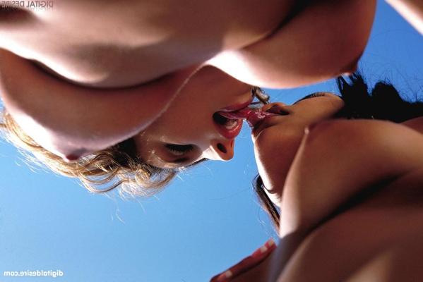 20P Digital Desire Adriana Sage, Paulina Presley