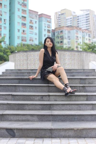 20P Beautiful Vietnamese babe shows her hot legs in a sexy black dress