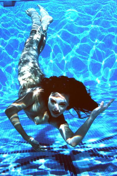 20P Glamorous beauty Lorena B loses her bikini and poses naked at the pool