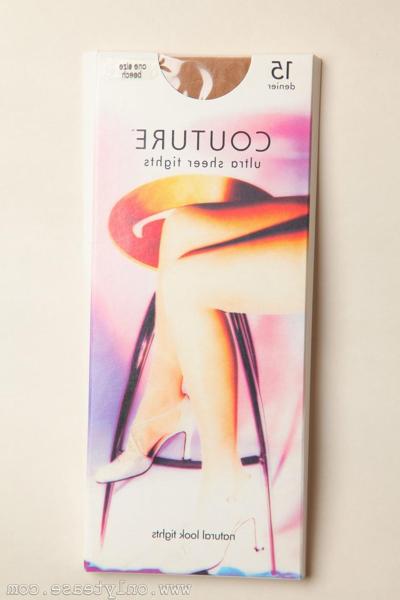 20P ブロンドの湯たんぽブルック G が巨乳を誇示し、大きなお尻でからかいます