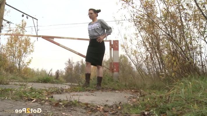 15P Unawares lady gets caught on spy cam hiking her skirt and taking a pee on path