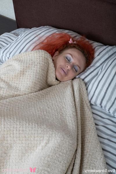 20P Redheaded babe Eva Strawberry slowly exposes her slim figure and rubs her cunt