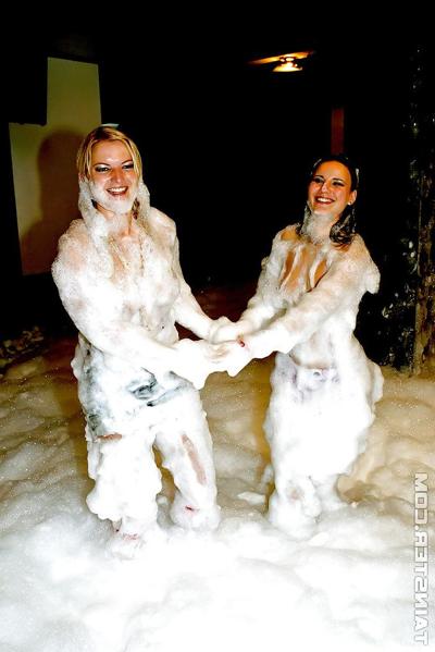 16P Francesca Felucci, Victoria Rose & Sharka Blue are into hardcore sex party