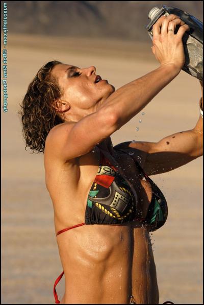 15P Bodybuilder Tracy Weller soaks her bikini clad body in water under the hot sun