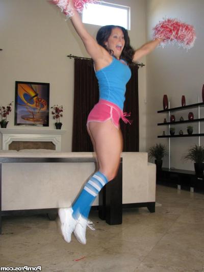17P Flexible cheerleader Gracie Glam practices clothed with natural tits bouncing