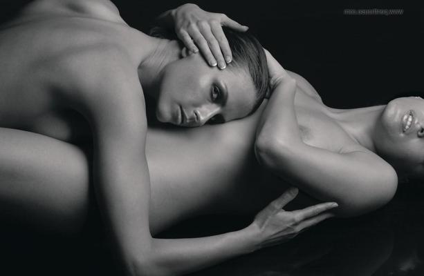 9P Lesbian models with big boobs Anita Bresser & Diana Juch pose and cuddle