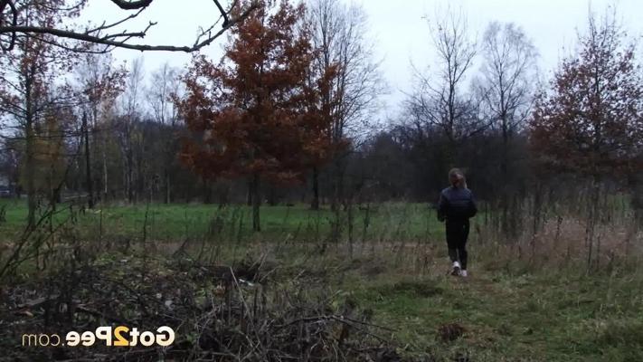 15P Nice girl Lera pulls down black leggings to pee behind a dilapidated building