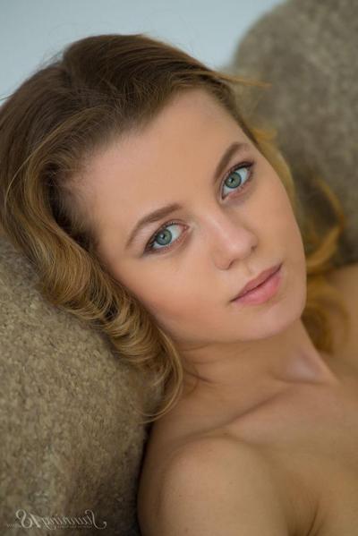 16P 18 year old beauty Agnes takes great care in flaunting perky tits in the nude