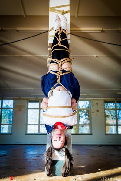 16P Japanese schoolgirl Carmineworx is tied up upside down against a post