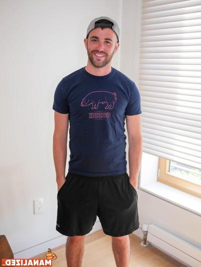 20P Playful gay hottie Alex Mason touches his big booty & hairy fat dick in a solo