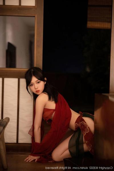 10P Seductive Chinese dancer Xiuren poses in her hot dress in a solo